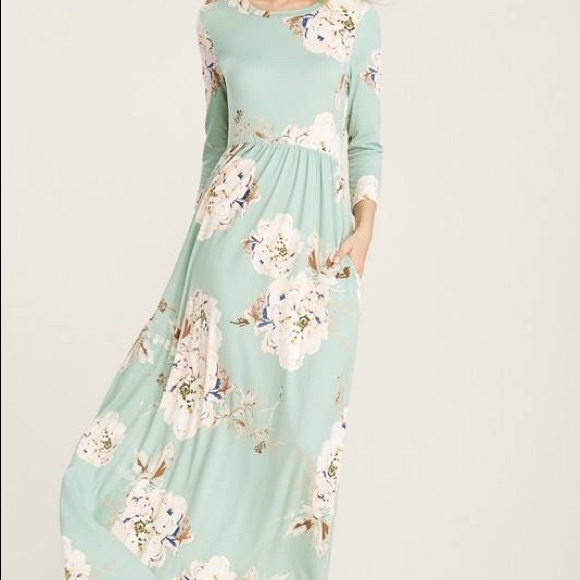 Dresses & Skirts - Still the one floral maxi dress